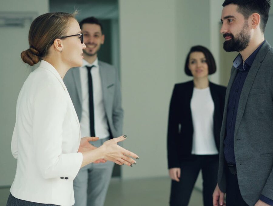 Equipo de Exertus Auditores en una reunión de trabajo
